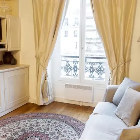 Apartment Ternes