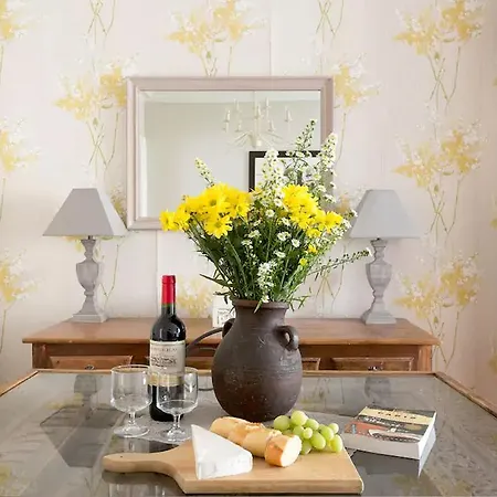 Apartment Ternes