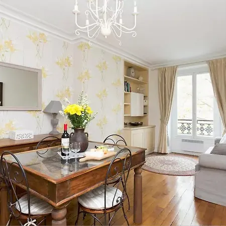 Ternes Apartment